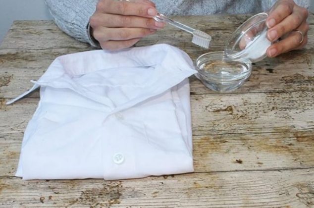 Truco casero para dejar el cuello de una camisa blanca impecable