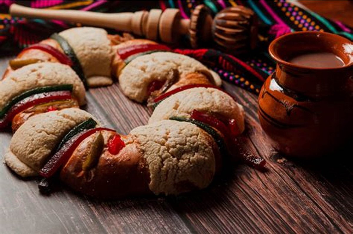 Celebración: en México se acostumbra a comer la rosca en familia o con amigos en la noche del 6 de enero para celebrar su llegada y la persona que saque la figura del Niño Jesús la cuida hasta el “Día de la Candelaria” que se celebra el 2 de febrero.