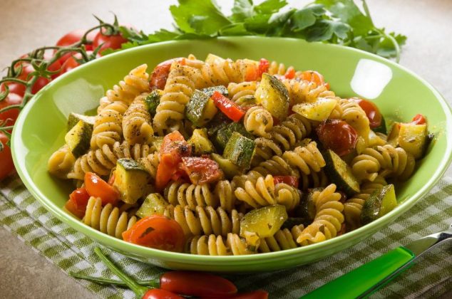 Aprende cómo hacer pasta con verduras salteadas ¡En solo 4 pasos!