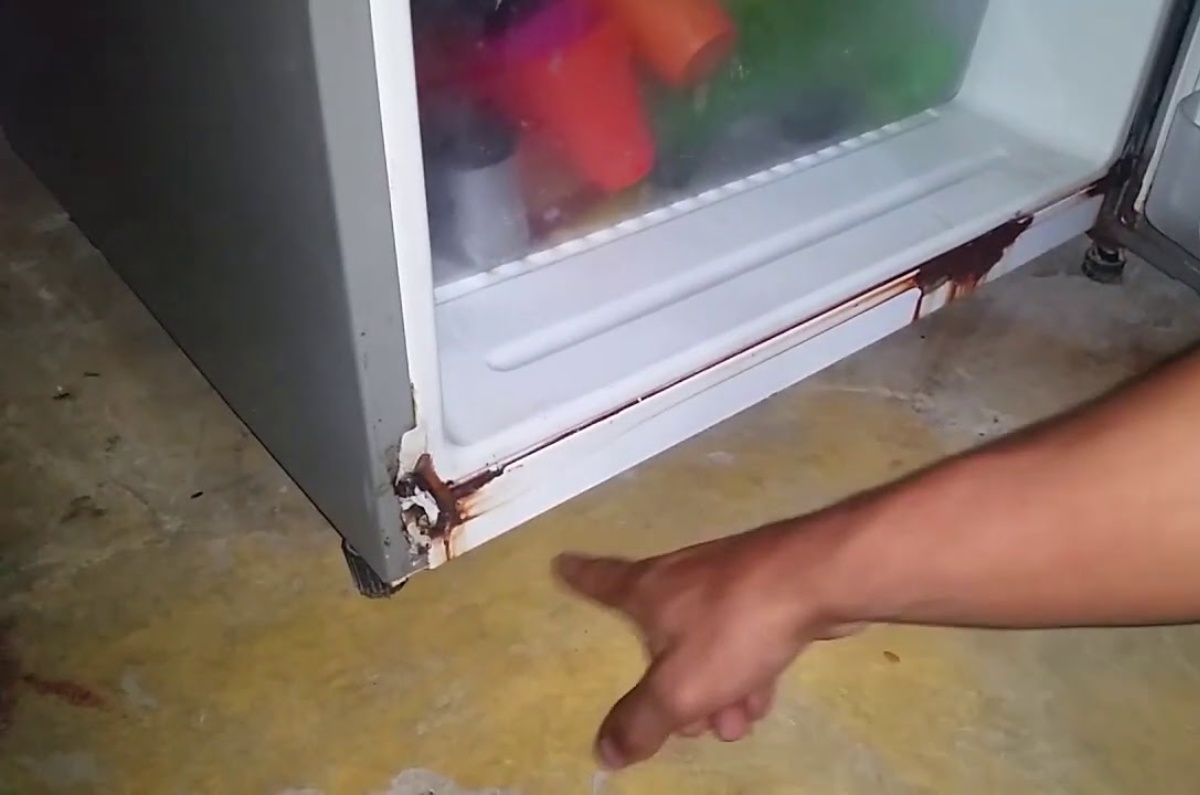 el refrigerador tira agua