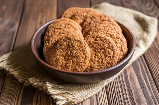 Cómo hacer unas ricas y nutritivas galletas de avena con 5 ingredientes