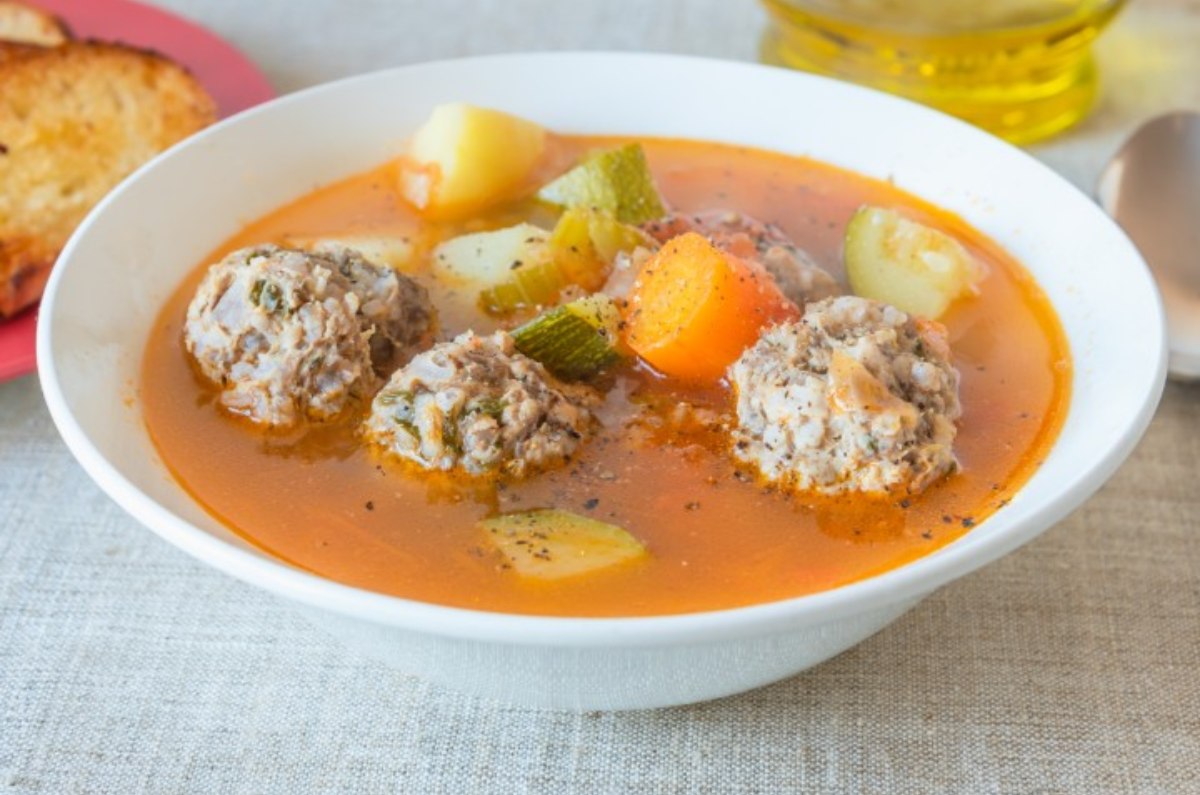 Sopa de albóndigas - México.