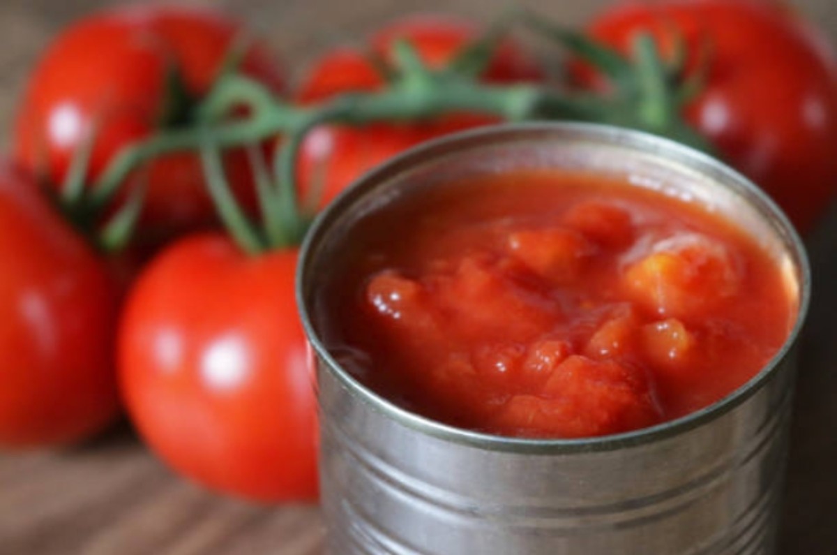 2. Pasta de tamarindo Es un ingrediente que se utiliza tanto en platos dulces como salados. Tiene un sabor agrio y suele combinarse con algún tipo de edulcorante. La combinación de ácido y dulce se acerca mucho al sabor de los tomates. 