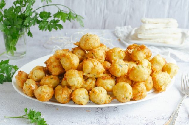 Crujientes buñuelos de Bacalao, receta fácil y rápida