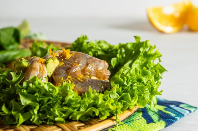 Fresca ensalada de camarón marinado, ¡en solo 5 pasos!