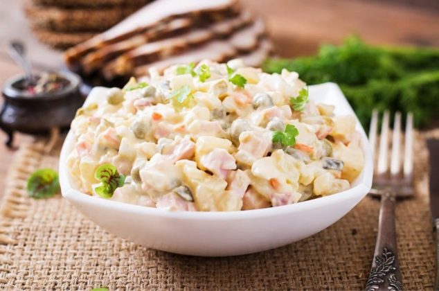 Receta de ensalada de pollo con mayonesa y verduras
