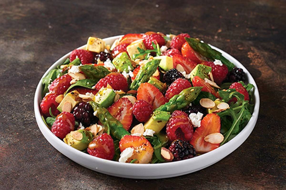 Ensalada de frutos rojos y espárragos