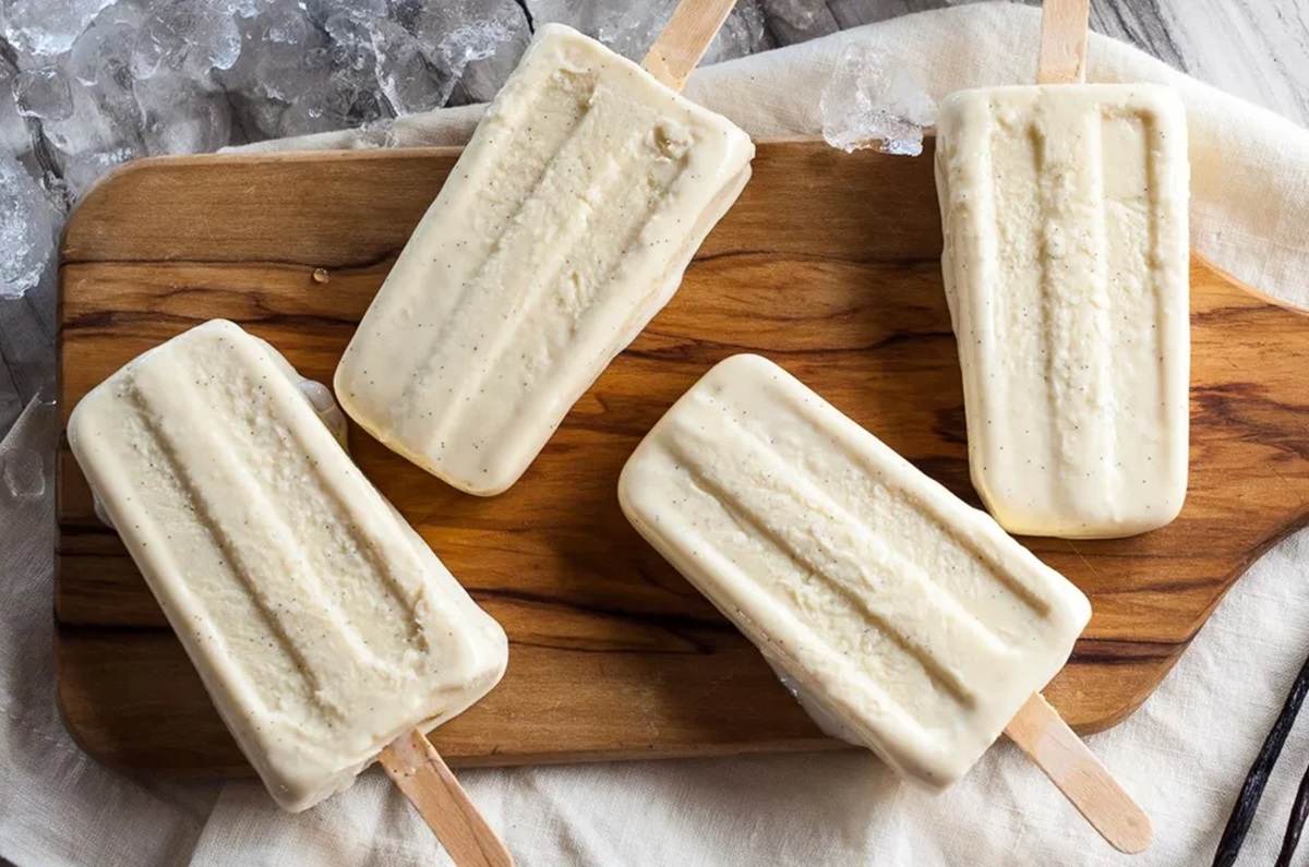 Paletas de arroz con leche y galletas, refrescantes y deliciosas