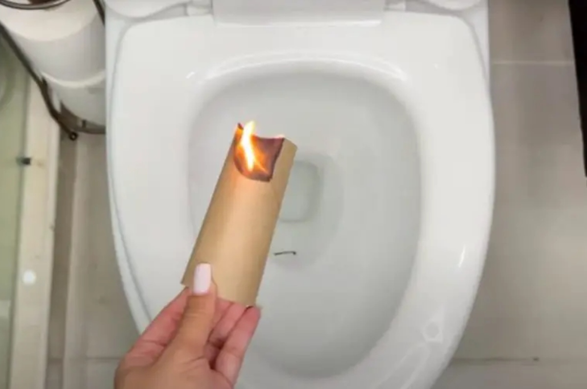 quemar el tubo de cartón del papel higiénico 