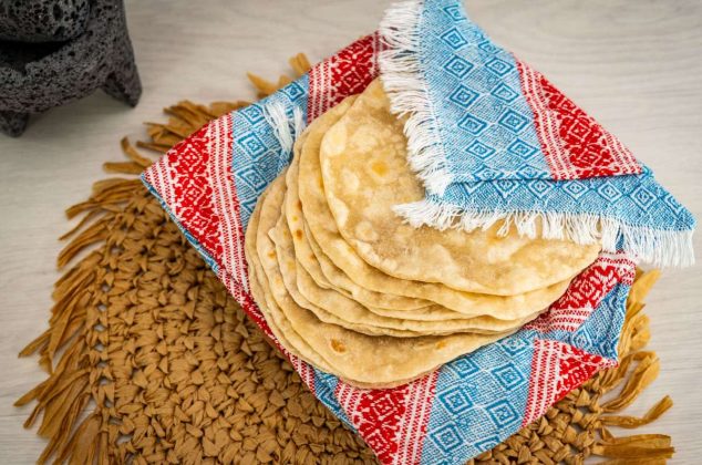 Tortillas de harina, ¡con solo 4 ingredientes!