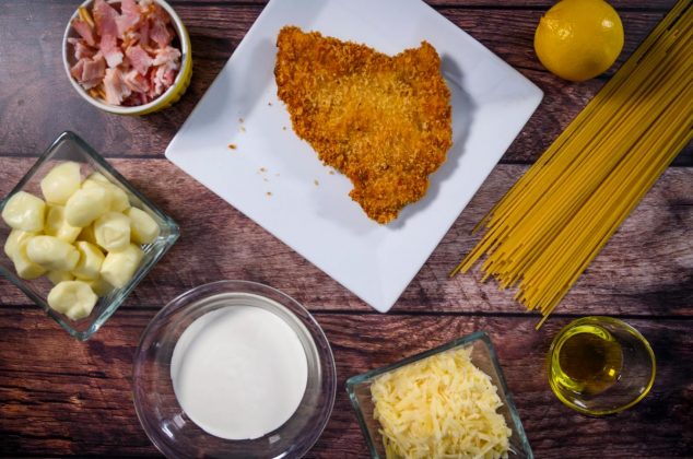 Receta fácil y crujiente de pechuga de pollo empanizada en panko 