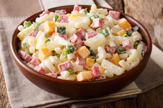 Ensalada de coditos con piña y apio, receta fresca y en 20 minutos