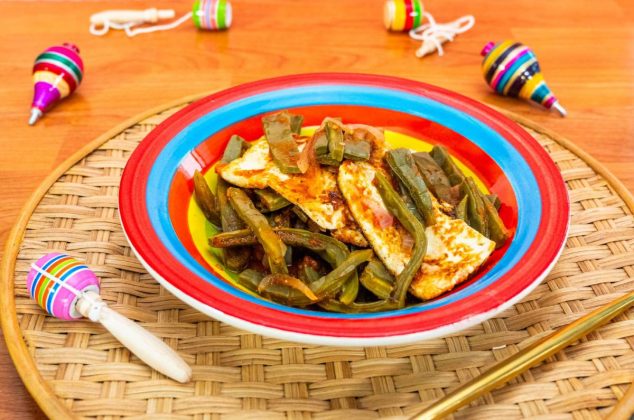 Salsa de queso con nopales, receta fácil y económica