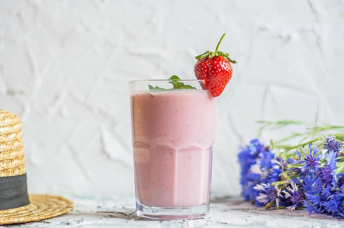 Agua de fresas con crema ¡En 10 minutos!