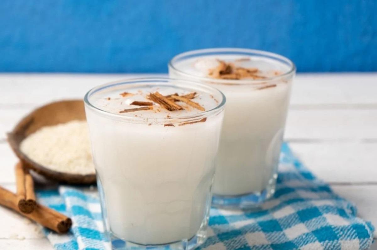 Agua de rompope con leche condensada