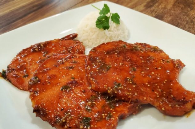 chuletas con salsa roja