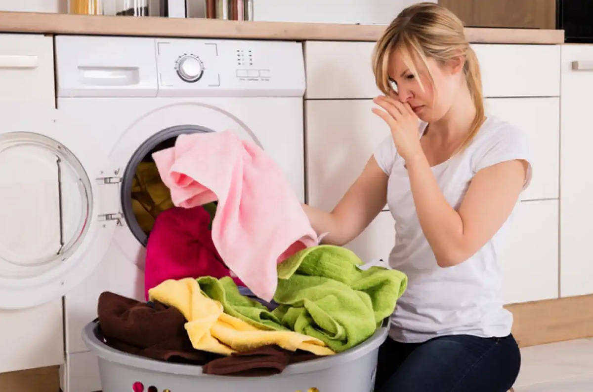 cómo eliminar olor a humedad de las toallas 