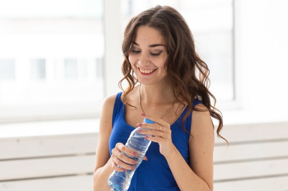 Descubre cómo adquirir el hábito de tomar más agua