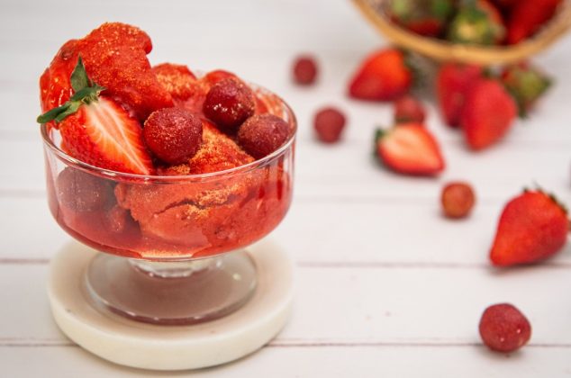 Vuelve a tu infancia con este delicioso “Helado de pica fresa”
