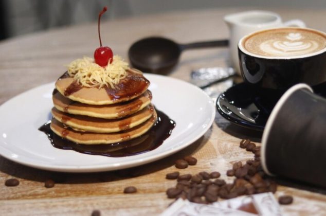 ¡Prepara unos deliciosos hotcakes de café y disfruta su sabor en familia!