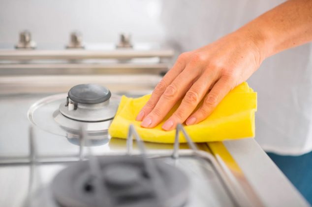 Mezcla casera y efectiva para limpiar la parrilla de la estufa