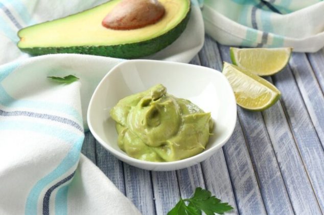 Prepara una sabrosa mayonesa de aguacate, ¡con sólo 5 ingredientes!