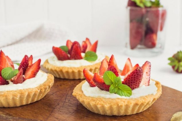 Prepara deliciosos mini pays de fresa, ¡receta fácil y sin horno!