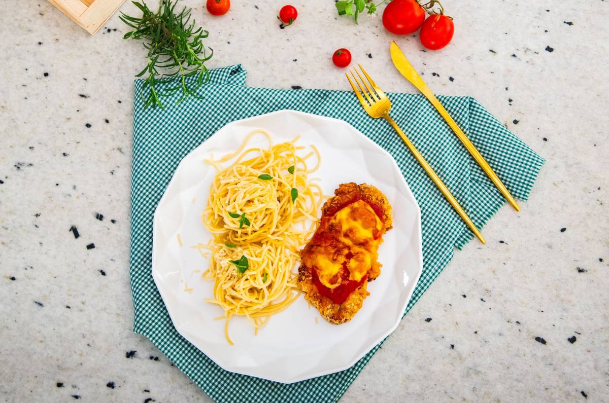 Muslos parmesanos, receta fácil y rendidora