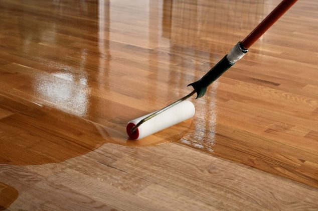 Mezcla casera para limpiar piso de madera y dejarlo brilloso