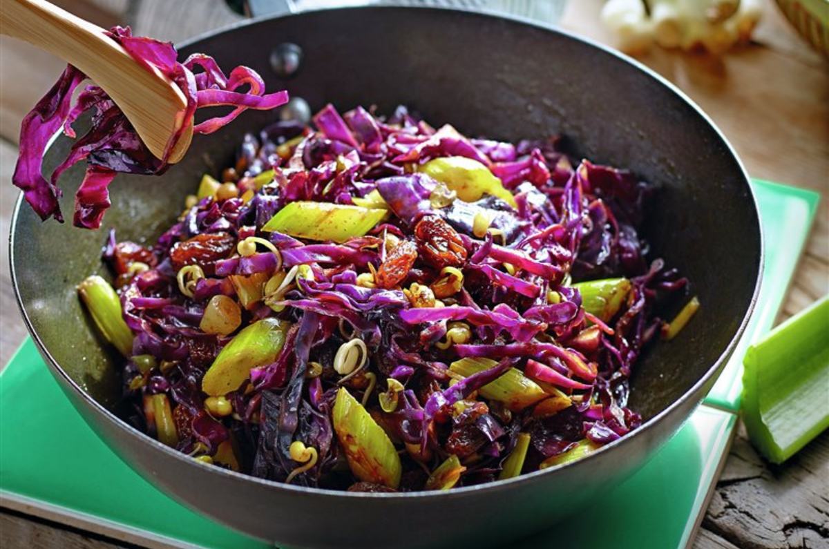 6 saludables y deliciosas recetas con col morada para la semana