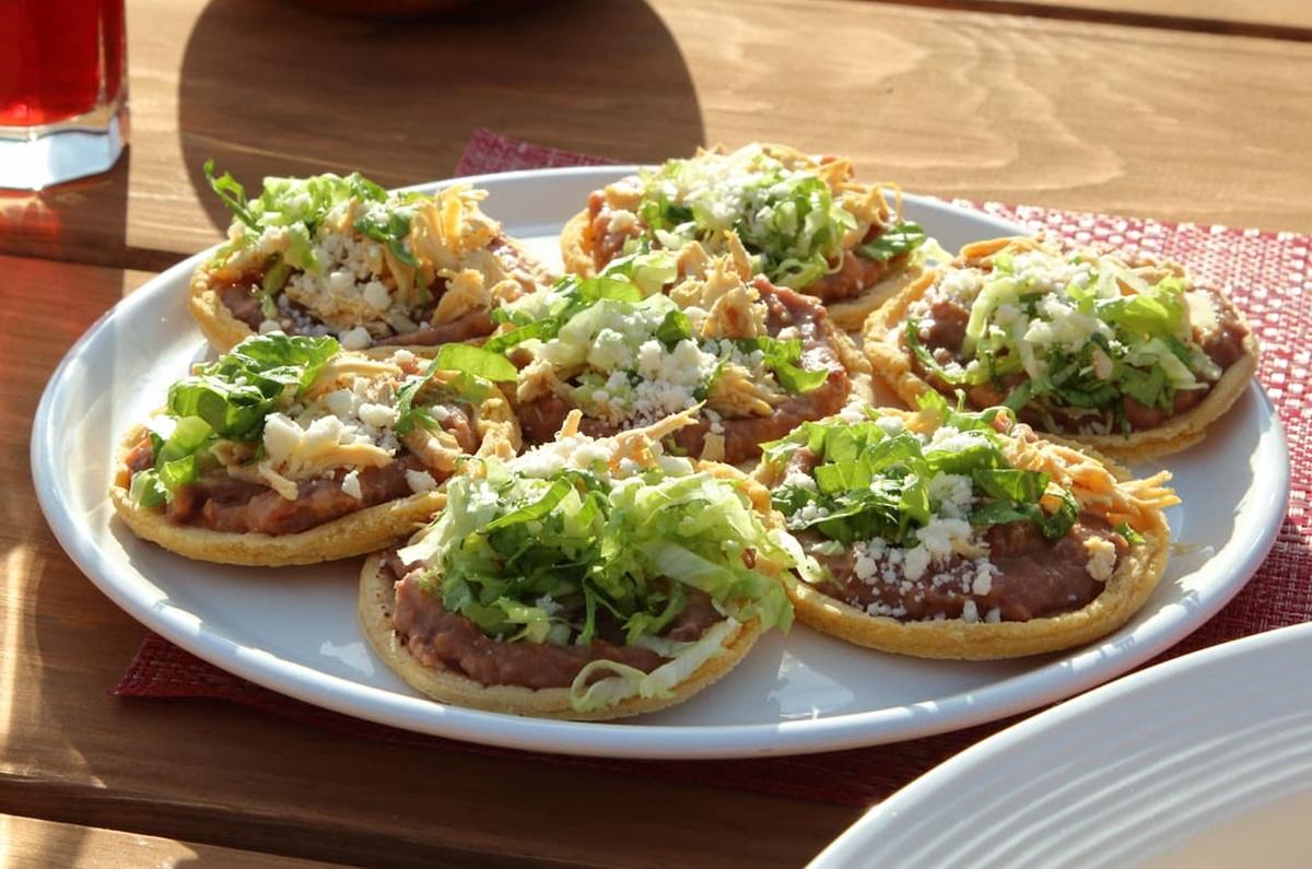 Sopes de papa con chorizo mexicanos