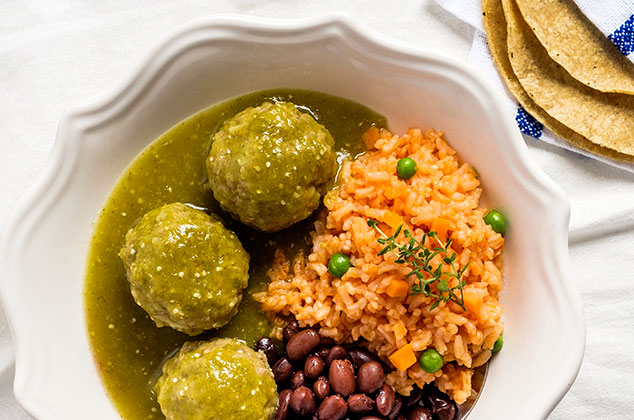 Albóndigas de carne en salsa verde
