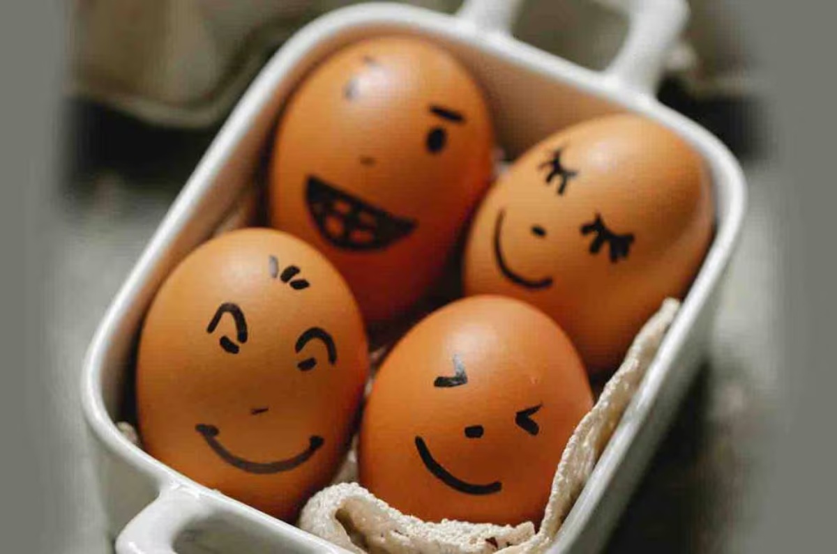 Los huevos crudos NO alimentan más que los cocidos