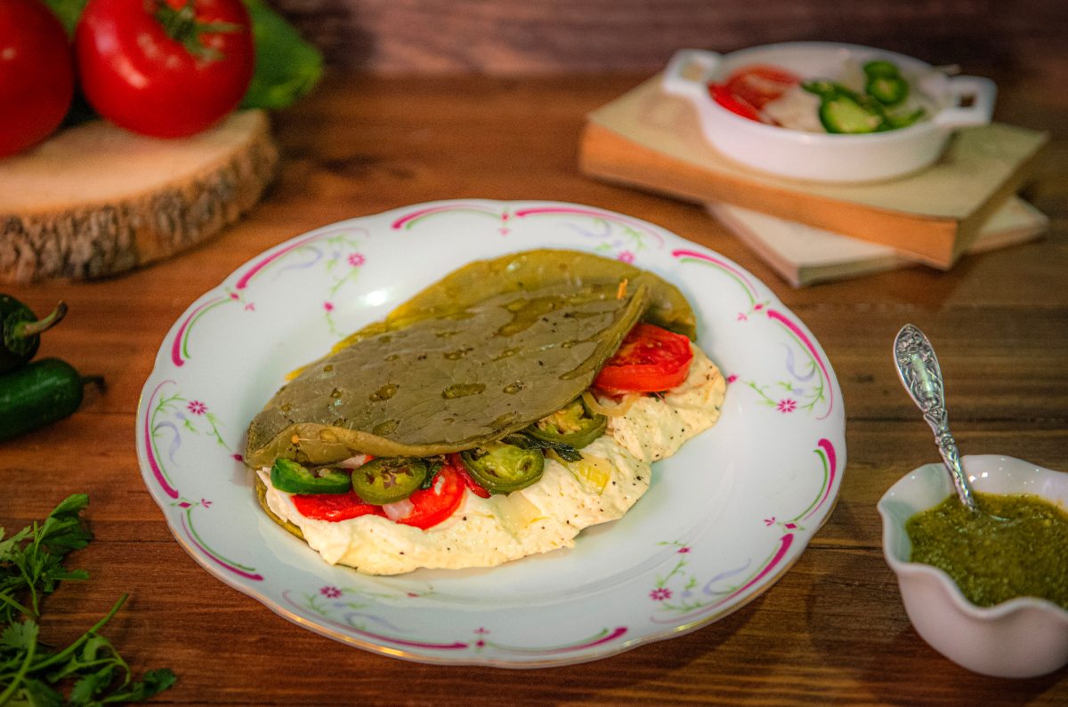 Nopal empapelado con queso, receta ideal para esta temporada