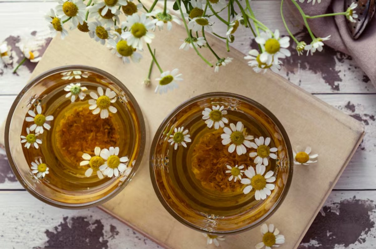 El té de manzanilla es excelente para aliviar la comezón de una picadura de mosquito.