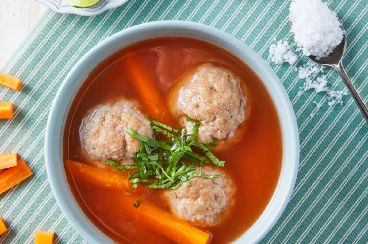 sopa de albondigas