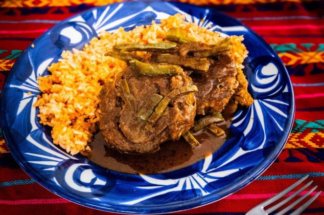 Cómo hacer CARNE DE PUERCO en chile pasilla, receta fácil y deliciosa