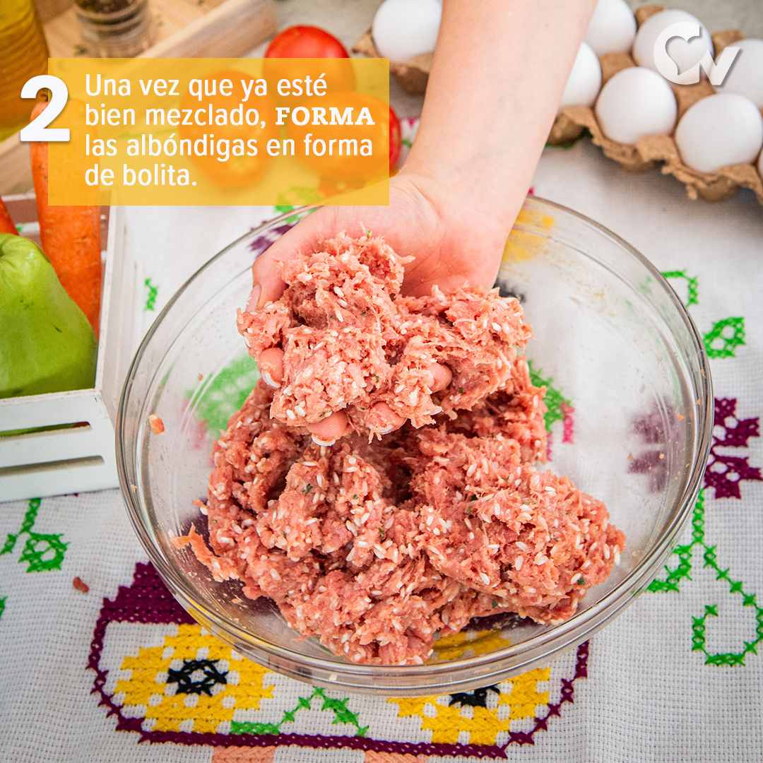 Forma las albóndigas