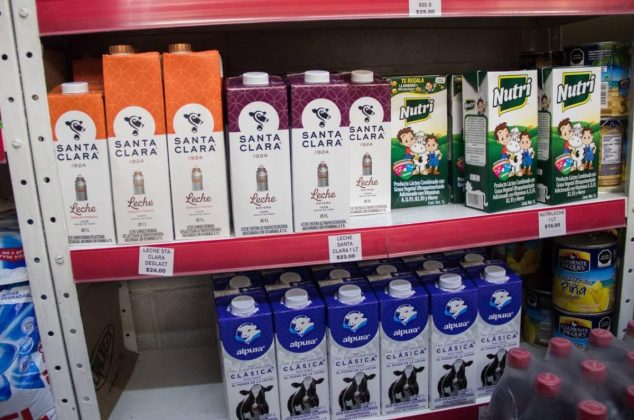 Casi todos las consumen y estas son las leches con más grasa, según Profeco