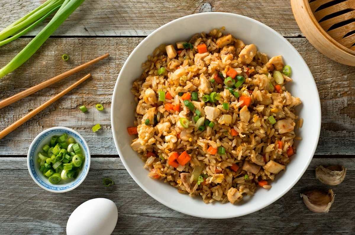 Arroz oriental estilo Yakimeshi