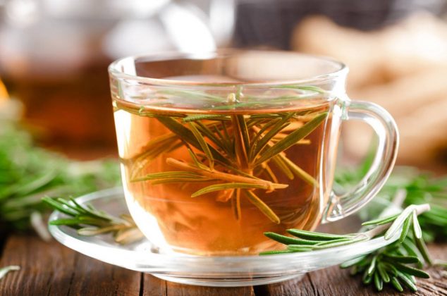 Para qué sirve y cuáles son los beneficios de beber infusión de romero en las noches