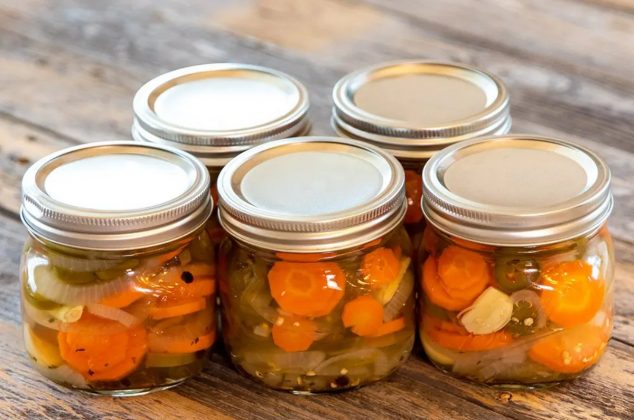 Cómo preparar CHILES EN VINAGRE caseros con la chef Ericka Fonseca