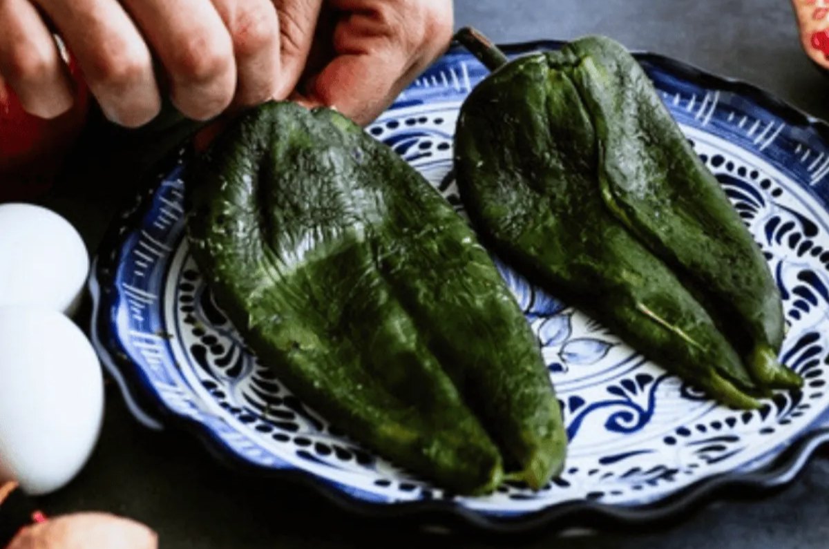 cómo pelar chiles poblanos