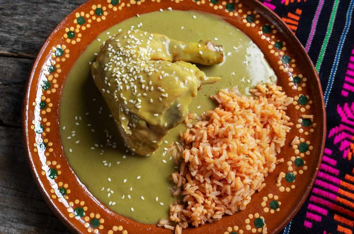 Mole verde tradicional con pepitas