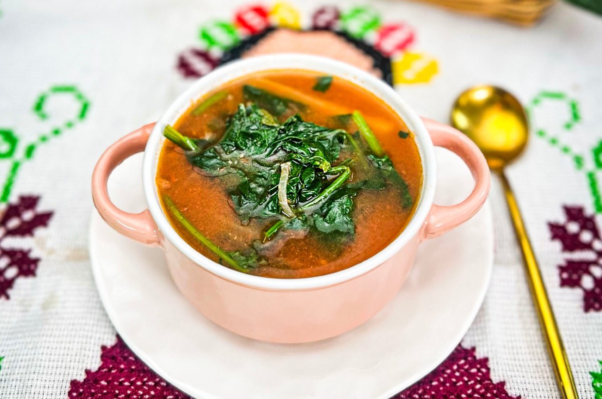 sopa de papa con espinacas