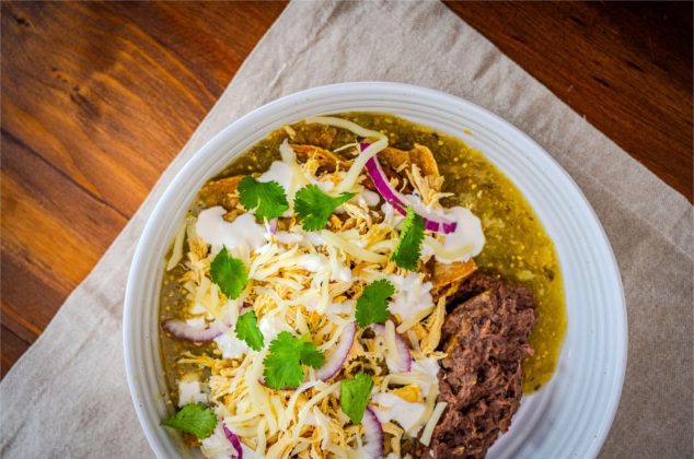 Cómo hacer chilaquiles verdes por menos de $100 pesos