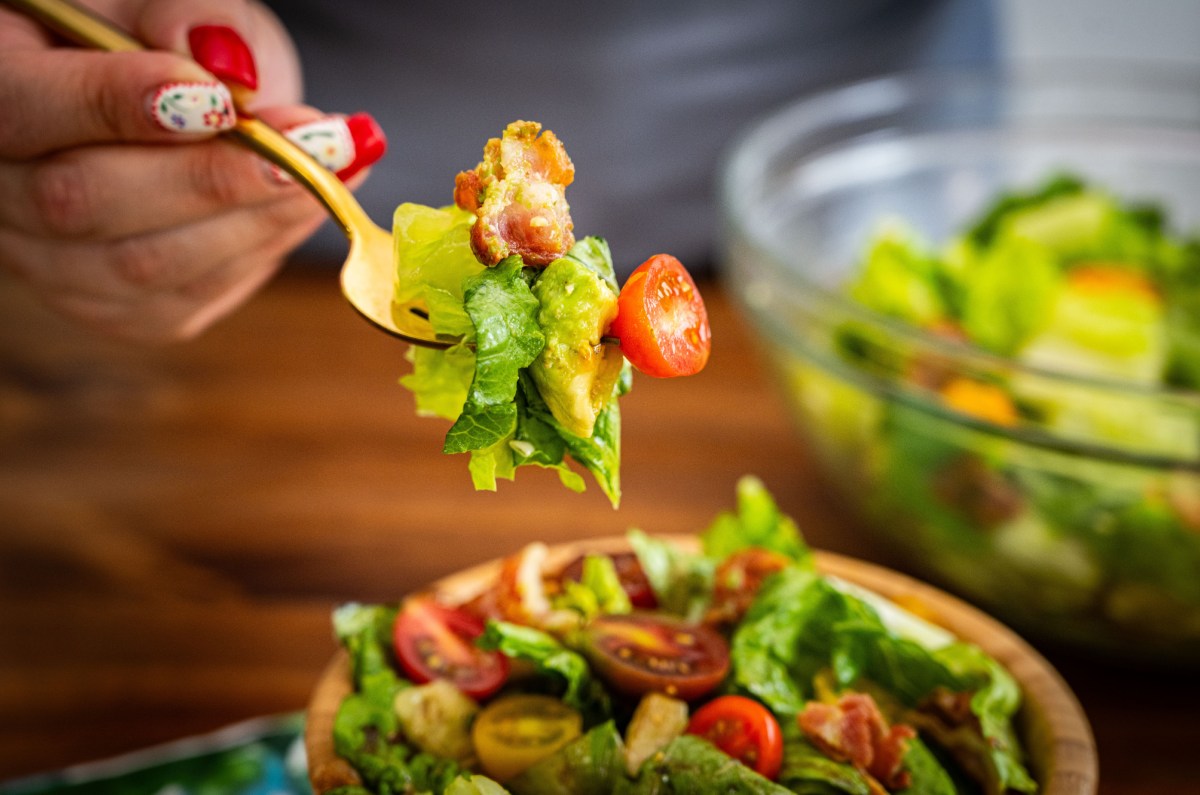 ensalada de tocino y aguacate