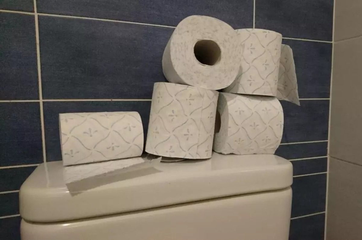 poner vinagre al papel de baño