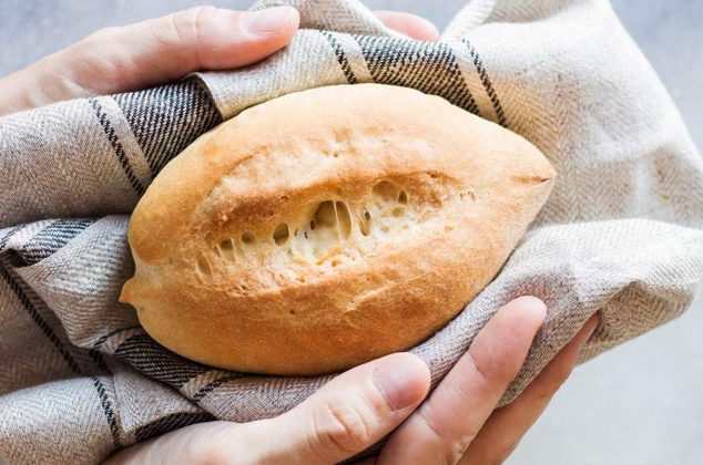 ¿Cómo hacer que un bolillo duro se vuelva suave de nuevo?