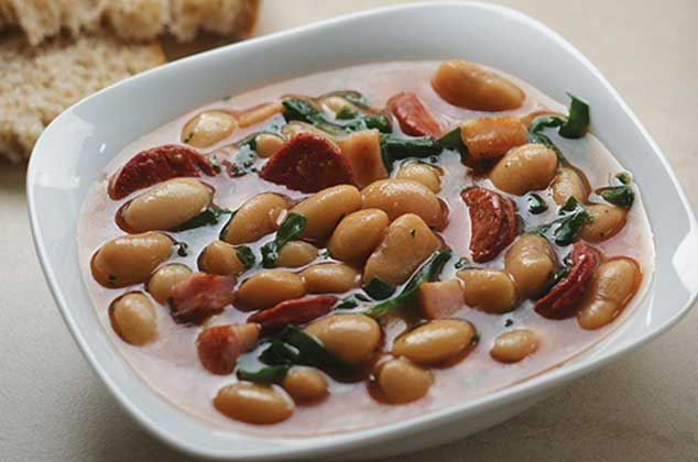 Cómo hacer Sopa de alubias con acelgas y chorizo